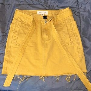 Yellow Pacsun Mini Tie Skirt - Size 23 - front and back pockets
